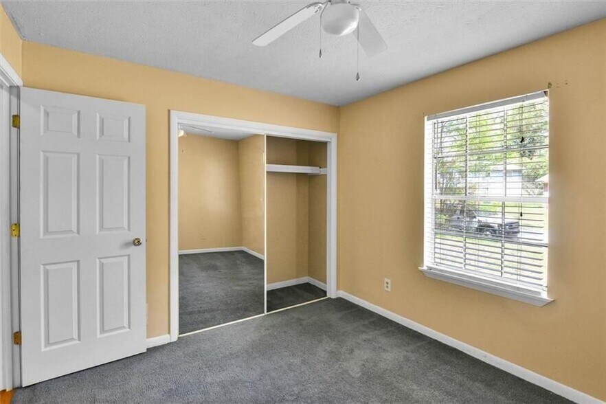 Building Photo - 8941 Ashwood Dr