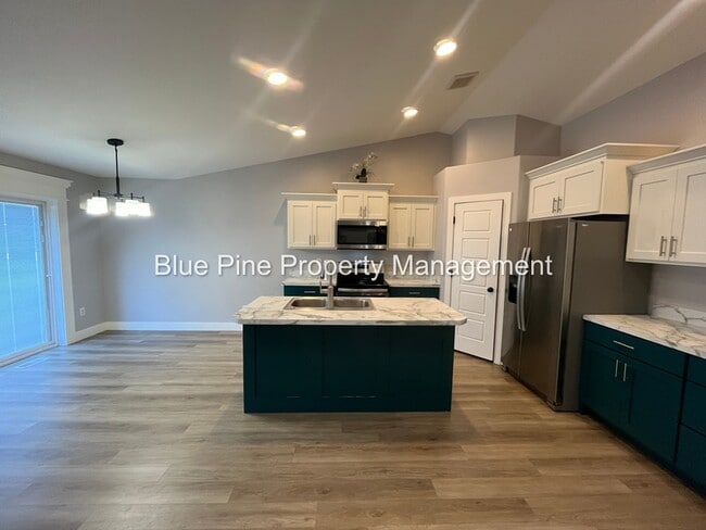 Building Photo - 3534 Apolena Ave