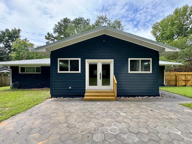 Building Photo - 3507 Manford Dr
