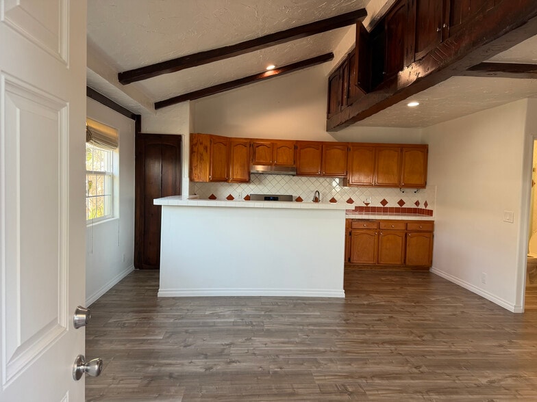 Building Photo - 12621 Victoria Ave