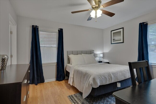 Building Photo - 803 W Markham Ave