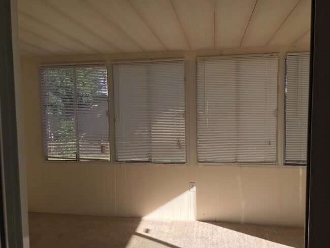 Building Photo - Westside location! Beautiful Single Story On Large Corner Lot