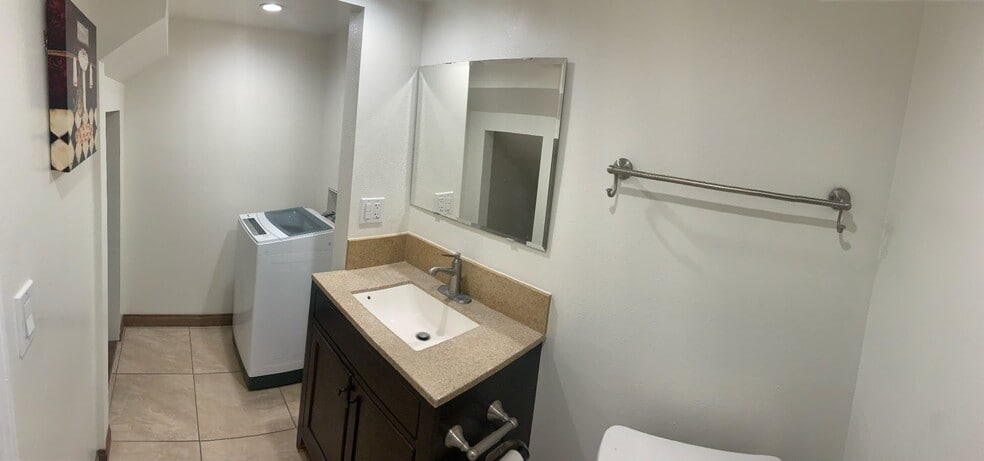 Building Photo - 305 E Valencia Ave