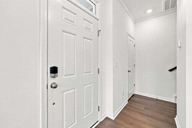Building Photo - 219 Deercroft Dr