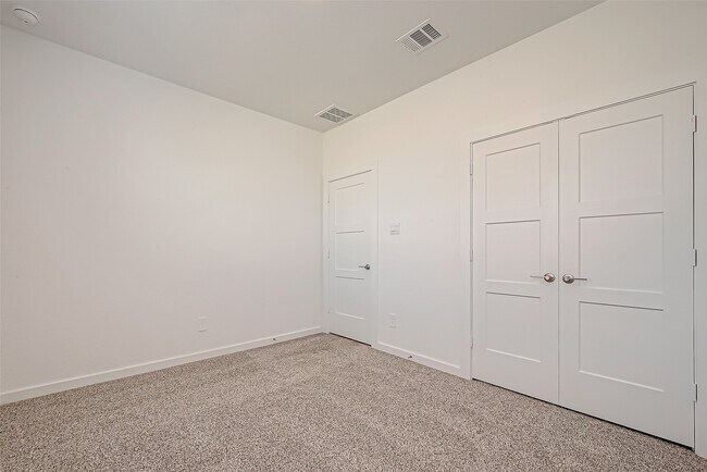 Building Photo - 3264 Voda Bnd Dr