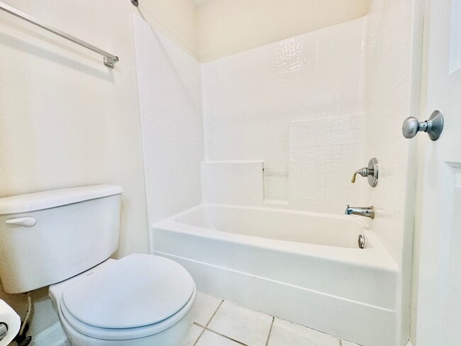 Building Photo - 5 BD, 4 BA Beautiful Wakefield Home