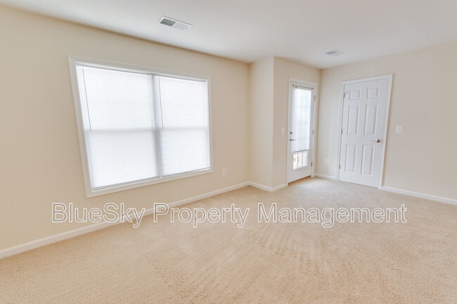 Building Photo - 2170 Saranac Ct