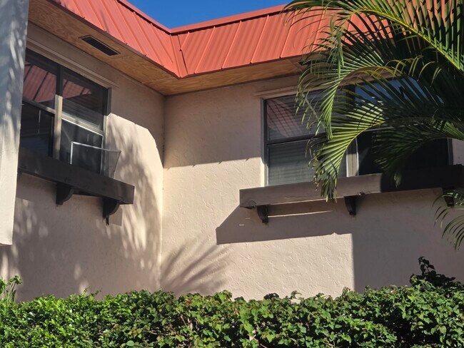 Building Photo - 6274 Seven Springs Blvd