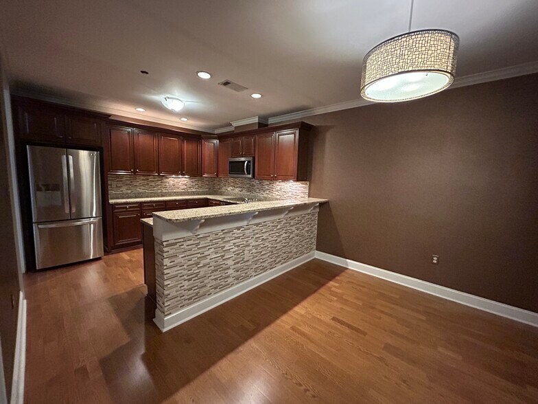 Building Photo - 5194 Lexington Club Cv