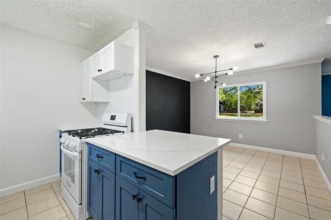 Building Photo - 2808 Firecrest Dr