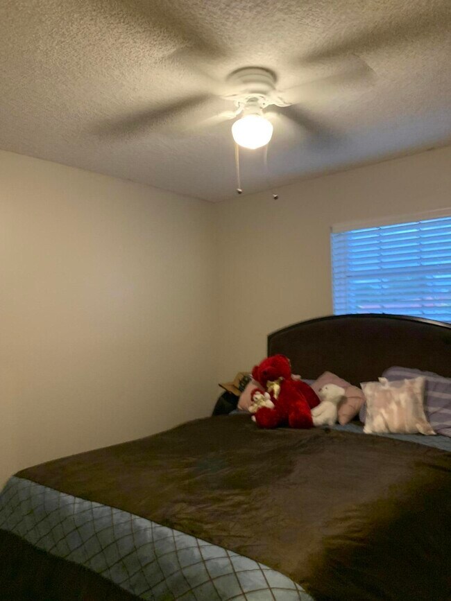 Building Photo - 1345 W 34th St