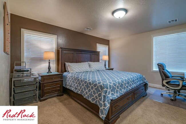 Building Photo - 3 Bedroom Furnished Home in Hidden Valley ...