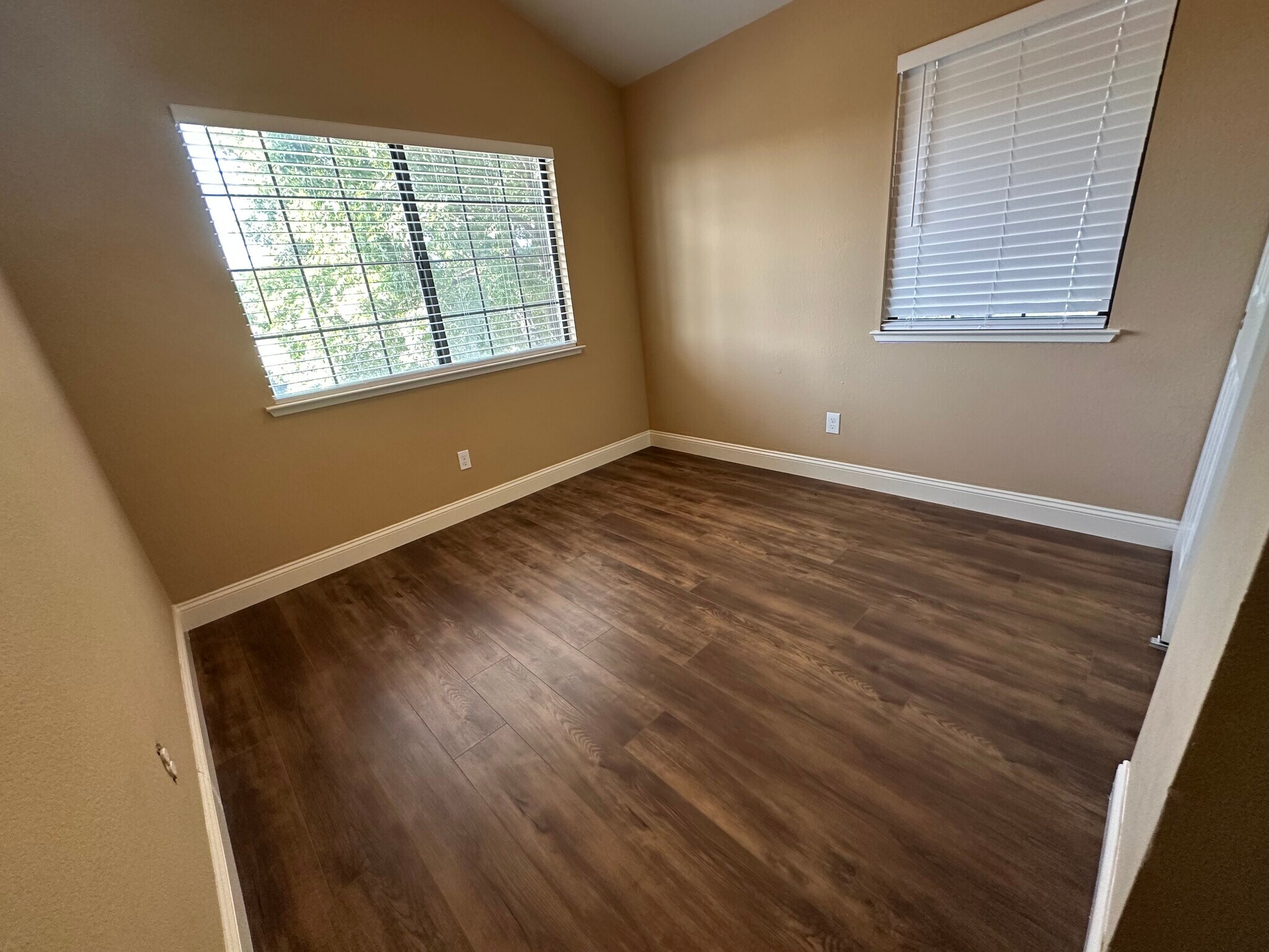 Building Photo - 1570 Deer Run Ln