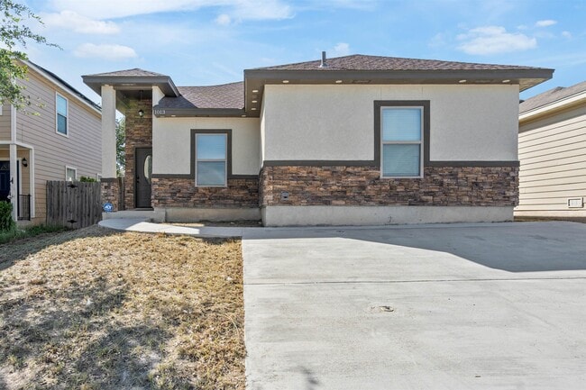 Primary Photo - 1013 Tesoro Hills