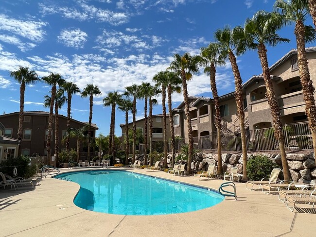 Building Photo - Beautifully remodeled 3 bedroom 2 bathroom downstairs condo right next to the pool!!