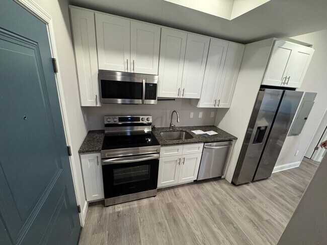 Building Photo - 1530 N Sydenham St