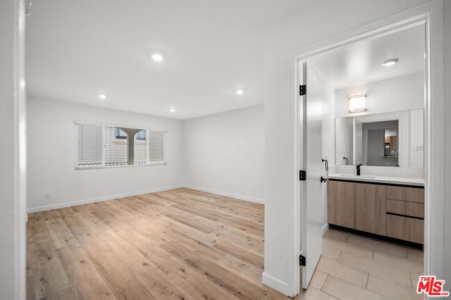 Building Photo - 1650 S Bentley Ave