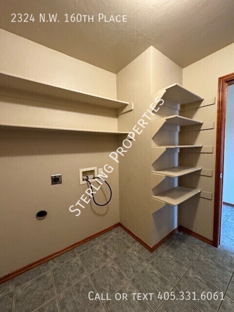 Building Photo - 2324 NW 160th Pl