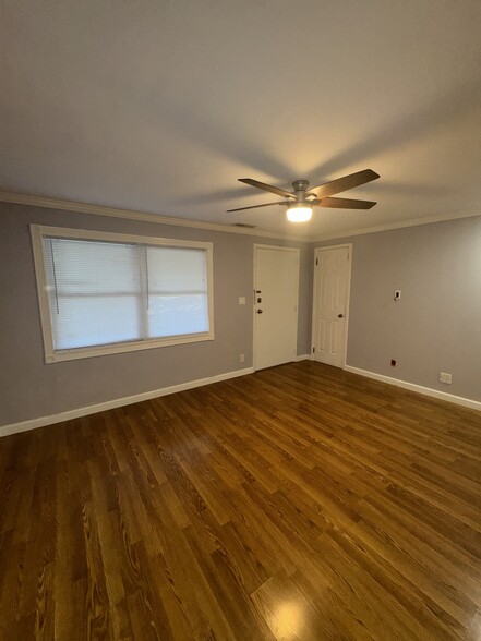 Building Photo - 1900 Beck Ln