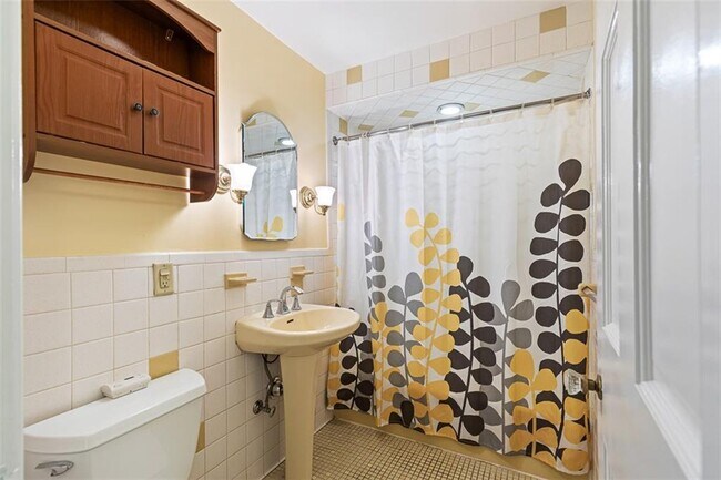 Building Photo - 4 Chase Ln