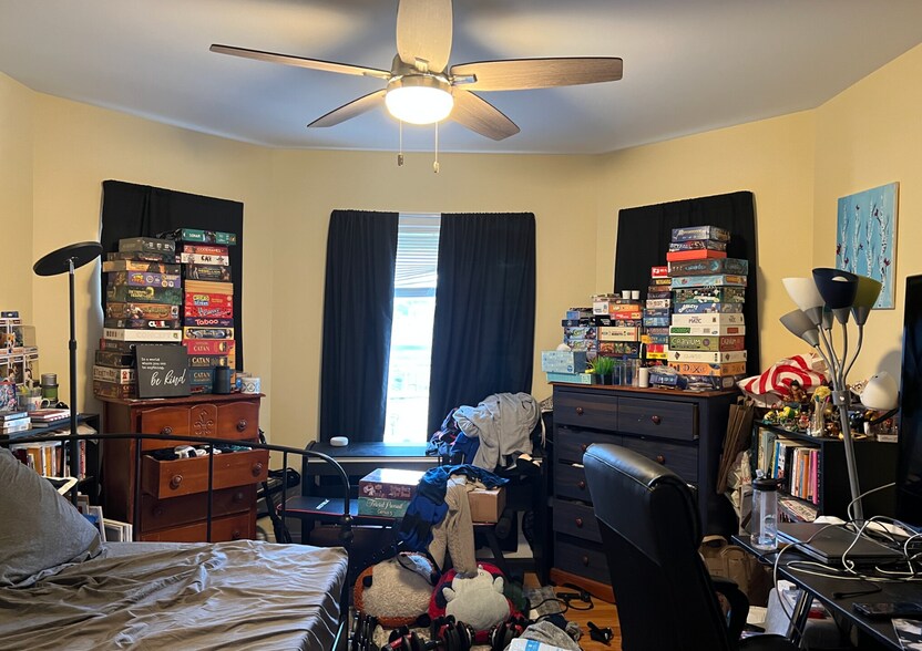 Building Photo - 118 Holland St