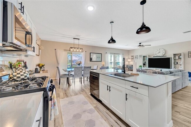 Building Photo - 5532 Summer Sunset Dr