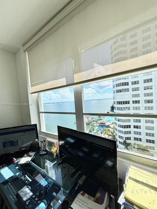 Building Photo - 801 Brickell Bay Dr