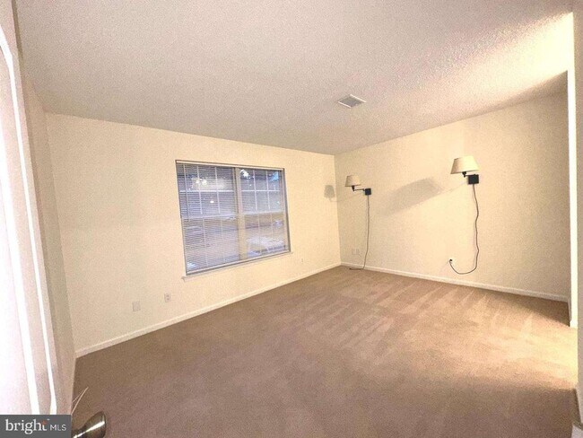 Building Photo - 12103 Greenwood Ct