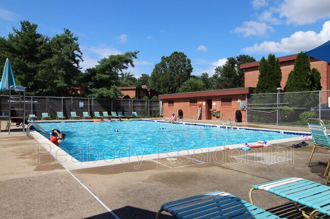 Building Photo - 1511 S George Mason Dr