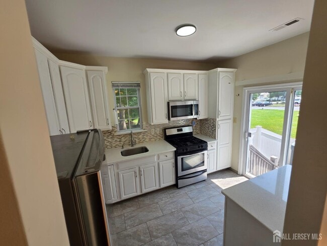Building Photo - 1301 Dahlia Cir