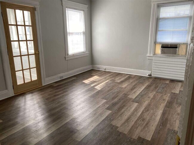 Building Photo - 163 Jewett Ave