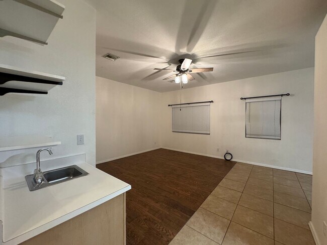 Building Photo - 2834