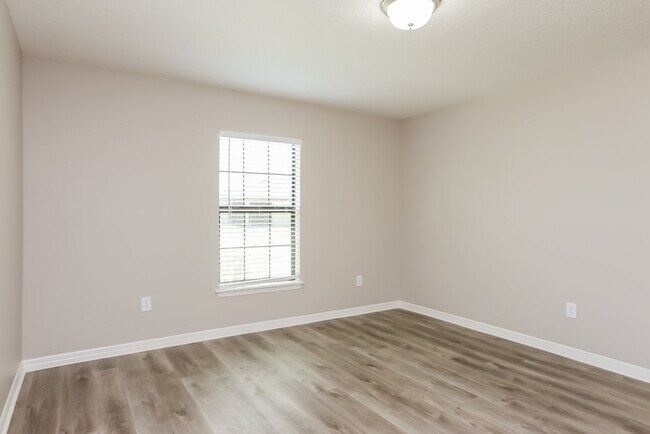 Building Photo - Inviting 3-Bedroom, 2-Bath Home in Ruskin, FL