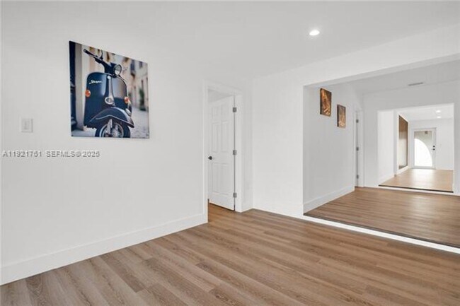 Building Photo - 4701 SW 104th Ct