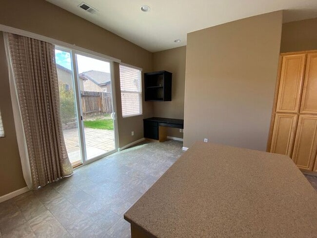 Building Photo - Beautiful 3 Bedroom + 1 FLEX ROOM Single Story House in South Meadows Reno