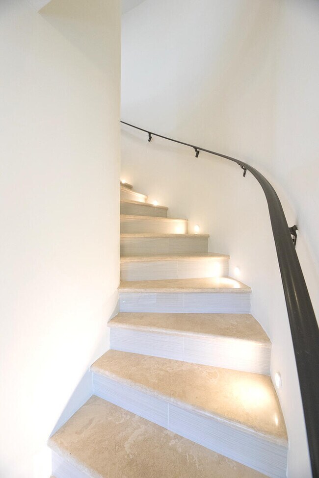 Building Photo - 247 S Ocean Blvd