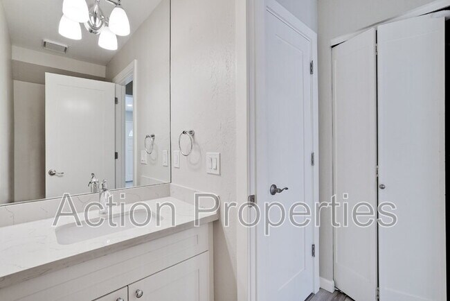 Building Photo - 2091 San Luis Ave