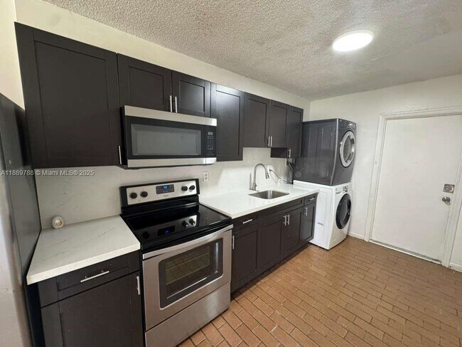 Primary Photo - 2710 NW 11th Pl