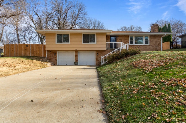 Building Photo - 1533 S 76th St