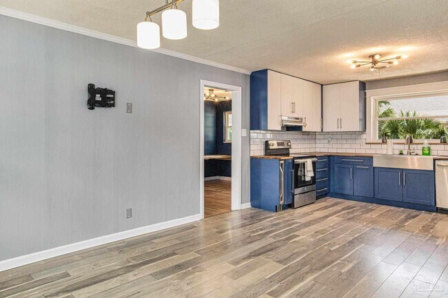 Building Photo - 2033 E Bobe St