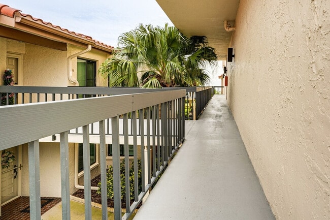 Building Photo - 6218 Palma Del Mar Blvd S