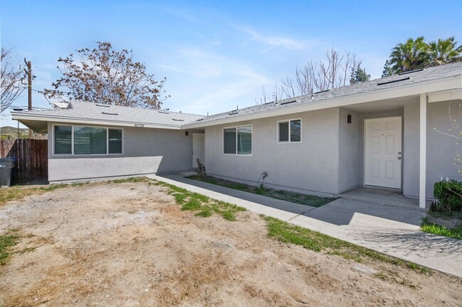 Building Photo - HALF OFF 1ST MONTH RENT- 2 Bedroom/ 2 bathroom condo (Front Unit)