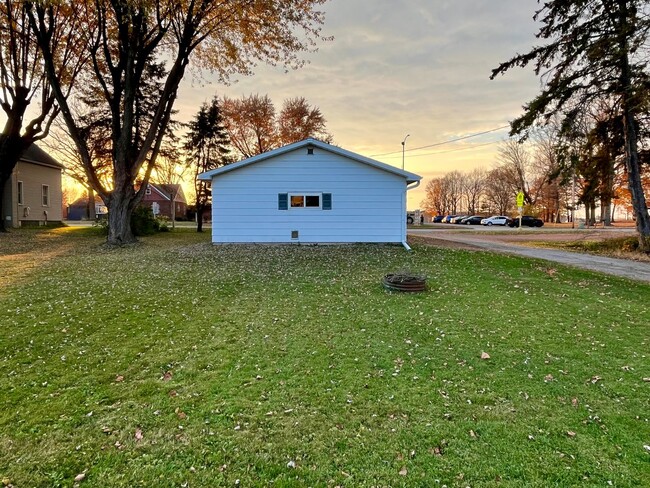 Building Photo - 1 Bed 1 Bath Single Family Home in Stratford