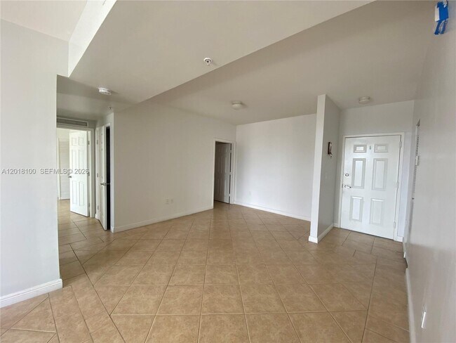 Building Photo - 2425 SW 27th Ave