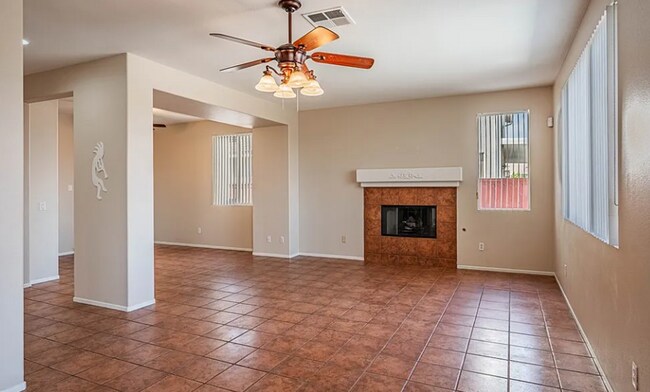 Building Photo - Gorgeous Four Bedroom Three Bathroom Home in Winchester