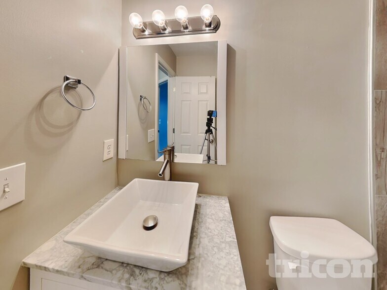 Building Photo - 2098 Clearvista Dr NW