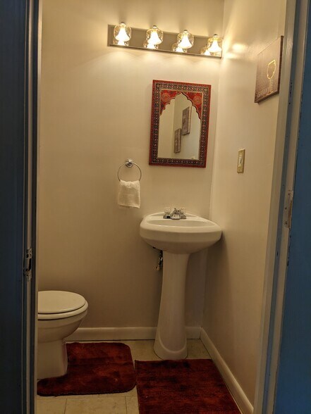 Building Photo - 389 E Rhinehill Rd SE