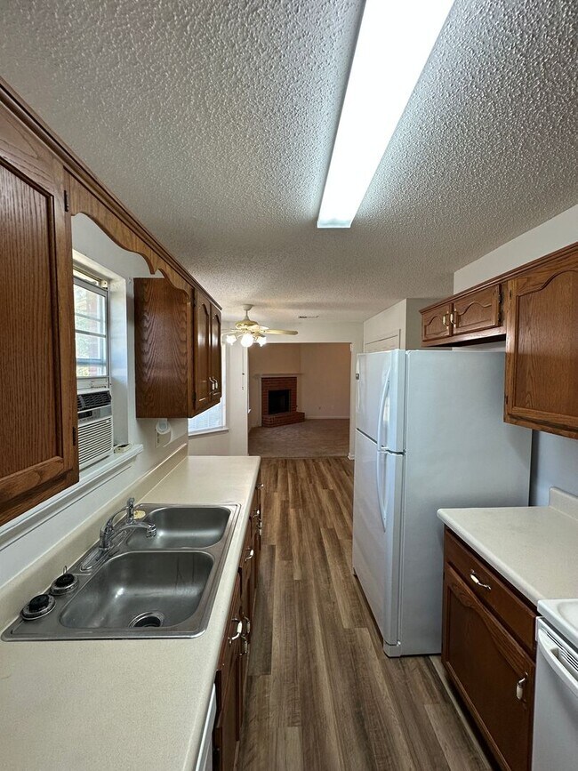 Building Photo - Don’t miss the chance to call this your ho...