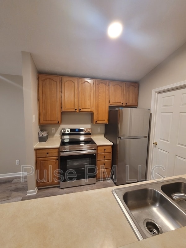 Building Photo - 2990 Sequoia Dr