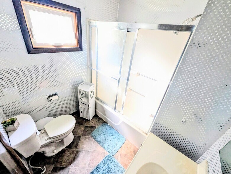 Master Suite Bathroom - 6 Green St